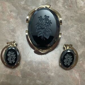 VTG Floral Camel and Black Background Brooch and Clip Earrings set